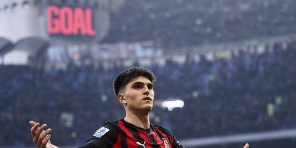 一日意甲动态：米兰新9号正式亮相圣西罗，国米加速引进邓弗里斯替代者