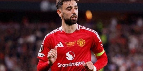 最难评的豪门队长！曼联成绩会决定B费未来，沙特人对他穷追不舍